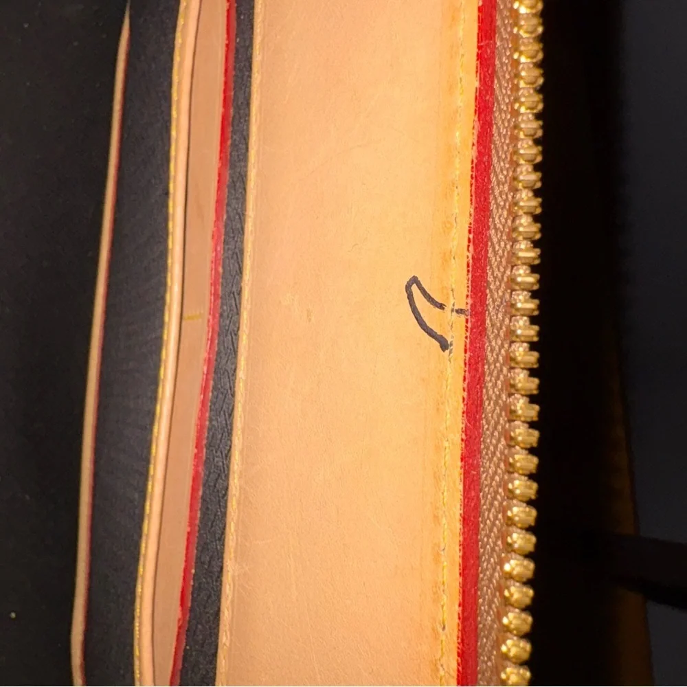 Dooney & Bourke Vintage East West Shoulder bag